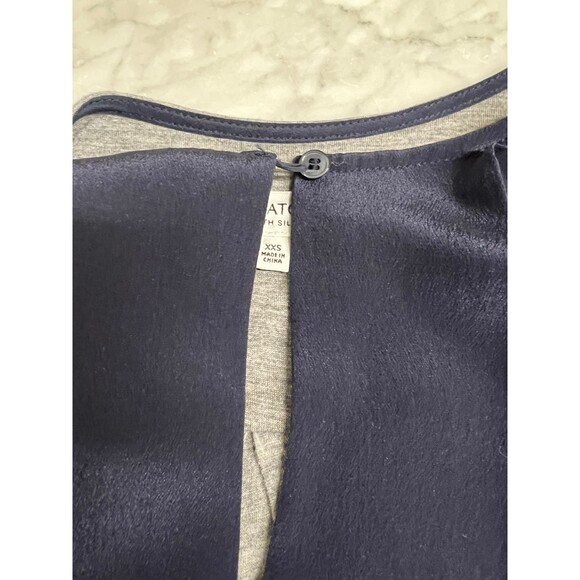 Aritzia Babaton Navy Silk Grey Colorblock long sleeve key hole button Blouse XXS - Picture 3 of 9